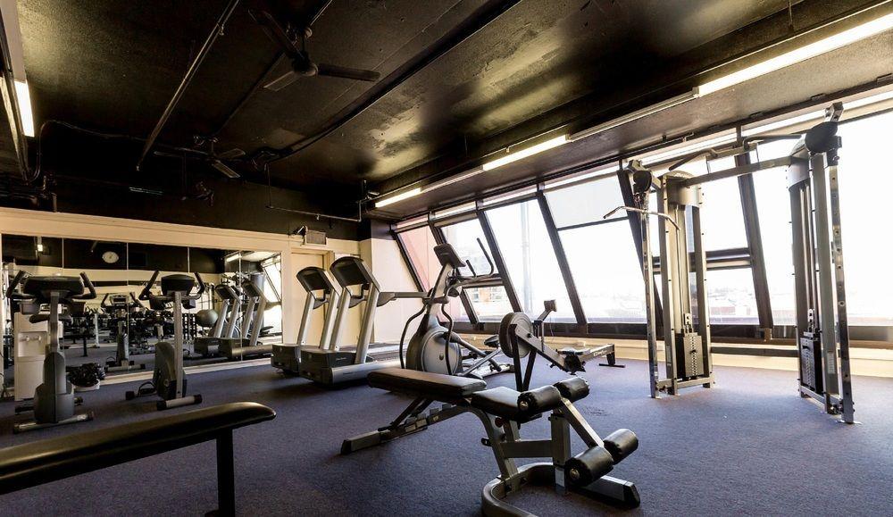 Hotel Stamford Grand Adelaide Glenelg Exterior foto The photo shows a modern gym interior with large windows that provide natural light. The space features various exercise equipment, including treadmills, a weight machine, and a multi-purpose bench. The flooring is carpeted, and the overall decor is 
